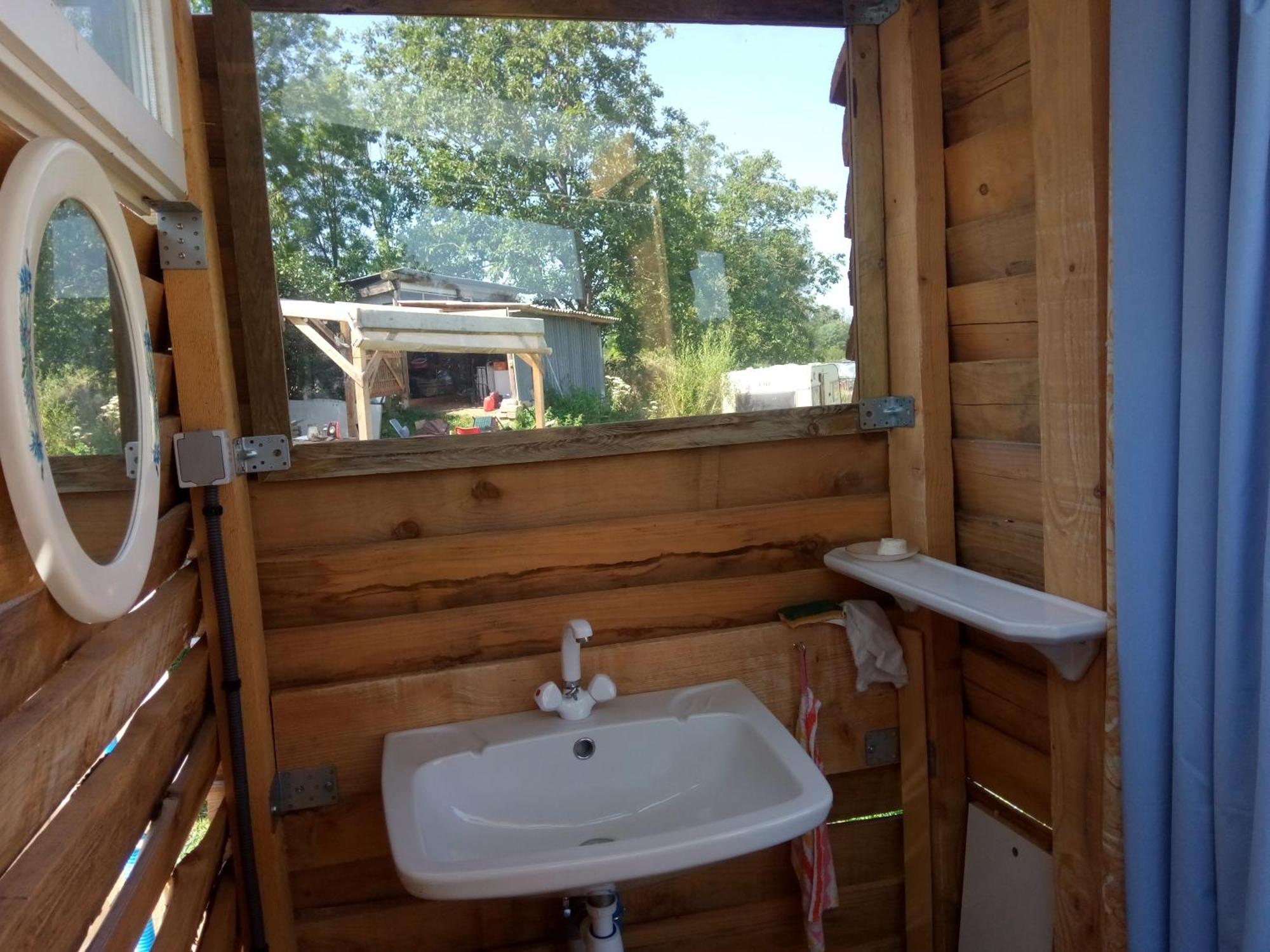 Bivouac Hotell Le Fay Exteriör bild